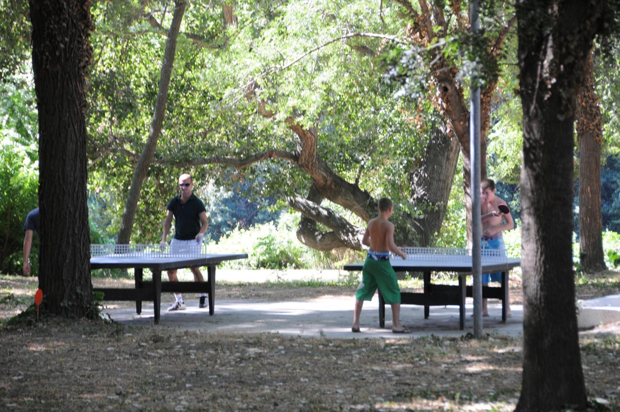 Camping Paradis Bellerive Montfrin 외부 사진