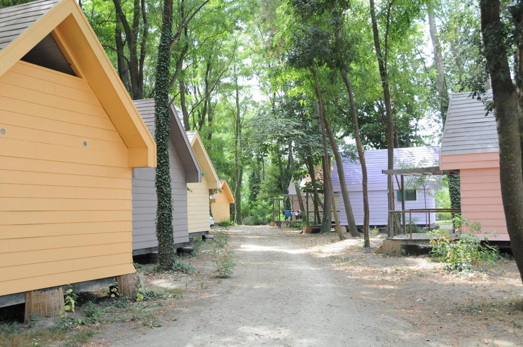 Camping Paradis Bellerive Montfrin 외부 사진