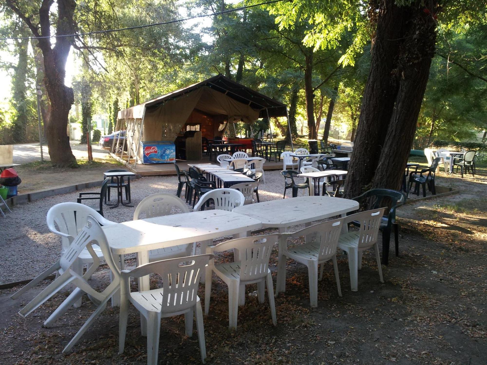 Camping Paradis Bellerive Montfrin 외부 사진