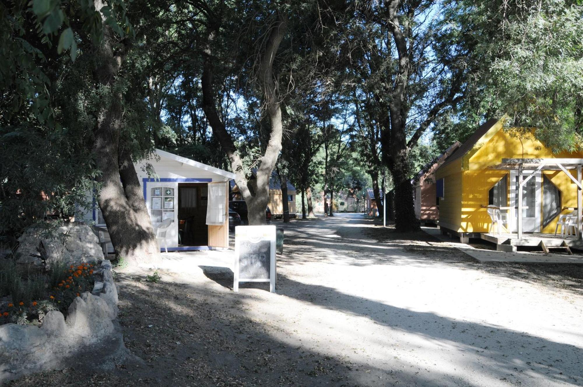 Camping Paradis Bellerive Montfrin 외부 사진