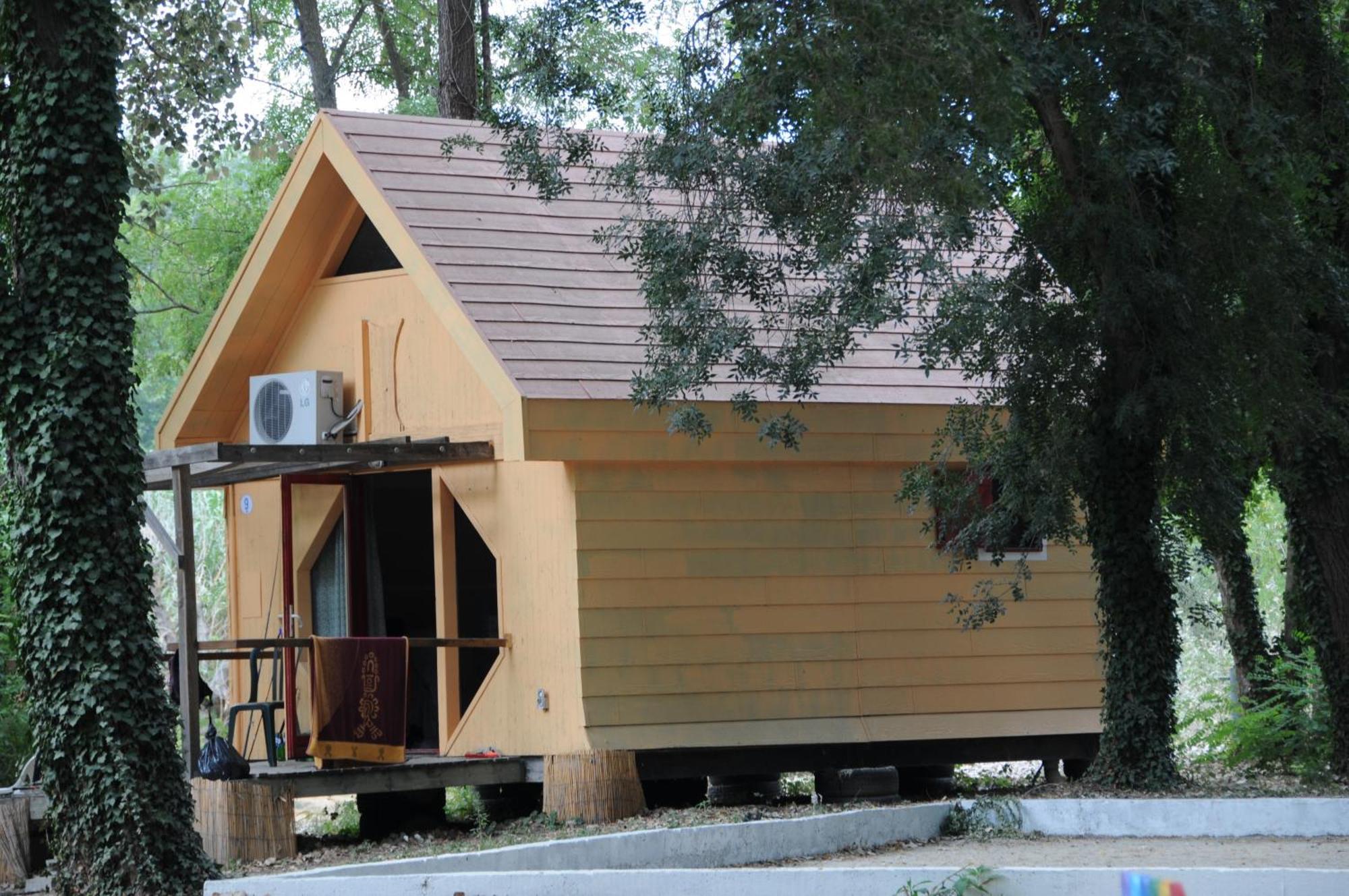 Camping Paradis Bellerive Montfrin 외부 사진