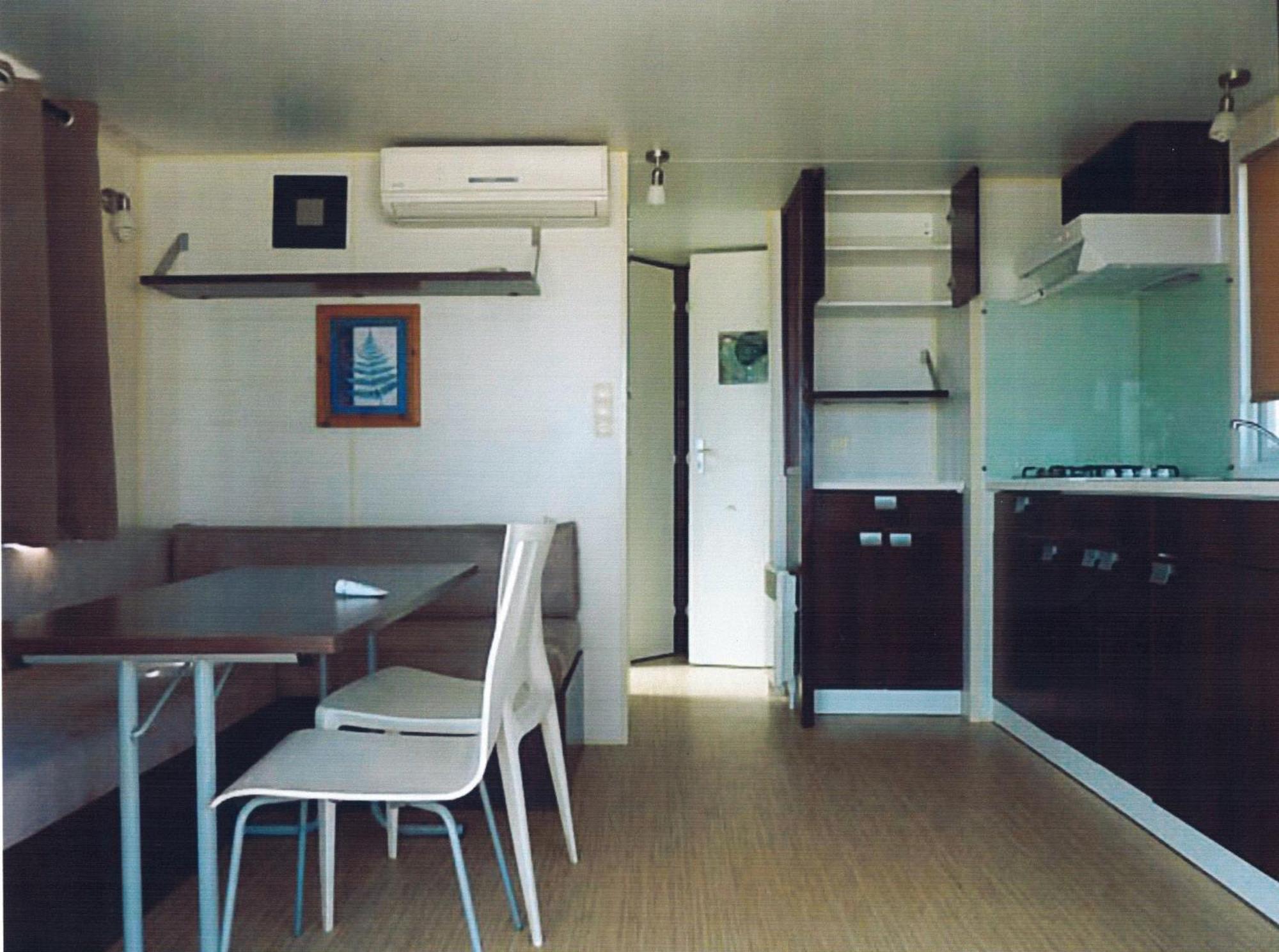 Camping Paradis Bellerive Montfrin 객실 사진