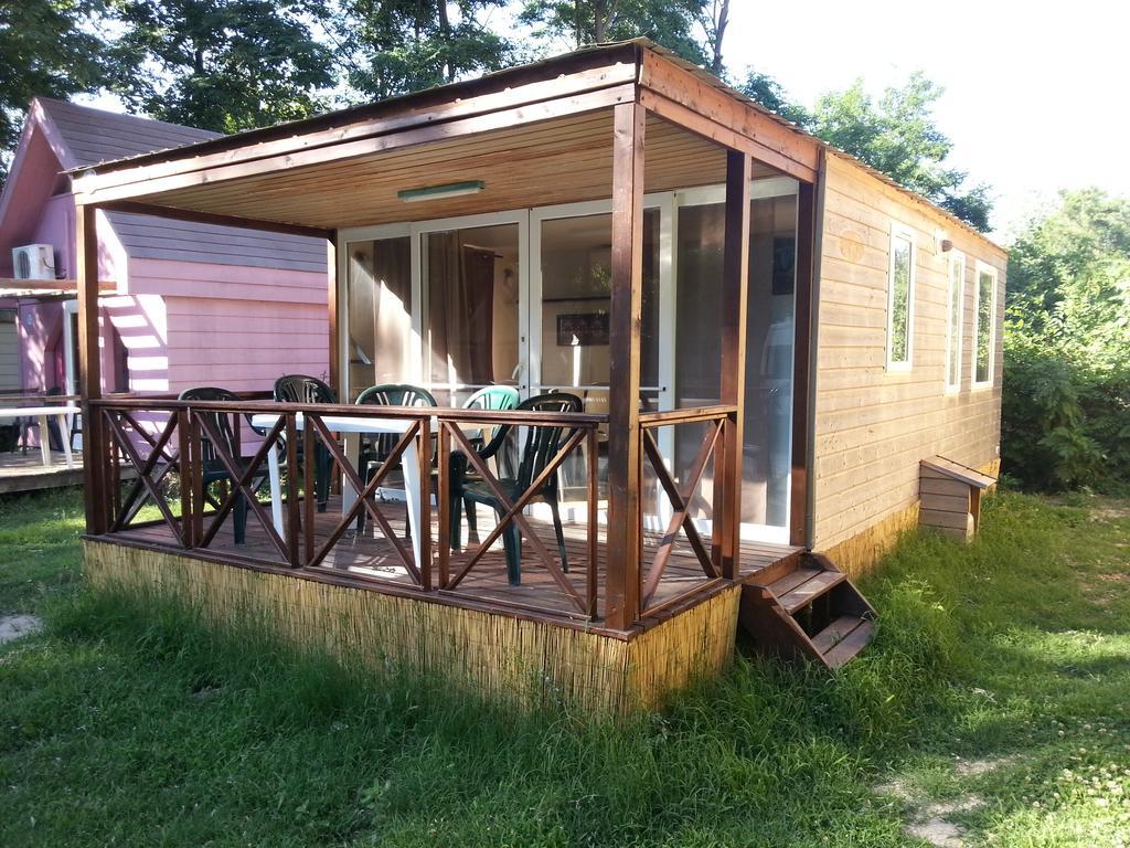 Camping Paradis Bellerive Montfrin 객실 사진